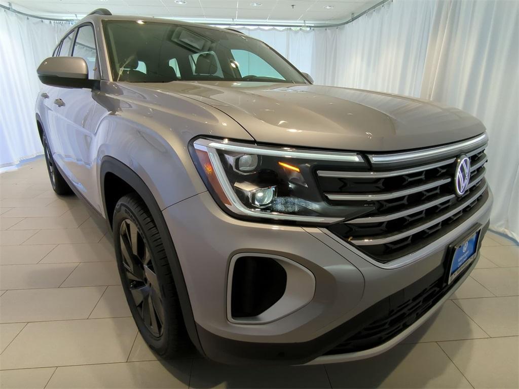 new 2025 Volkswagen Atlas car, priced at $43,152