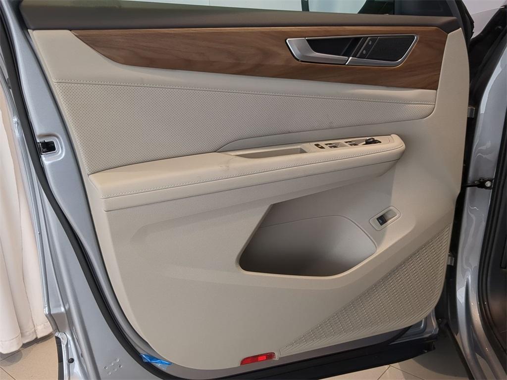 new 2025 Volkswagen Atlas car, priced at $43,152