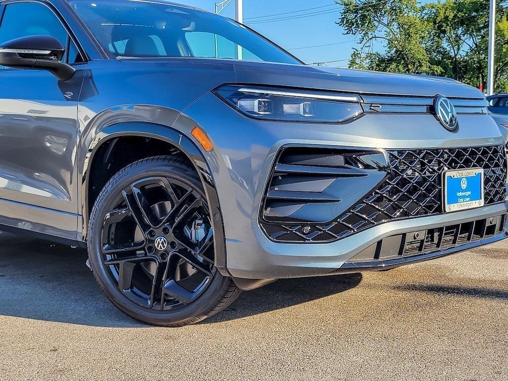 new 2025 Volkswagen Tiguan car, priced at $37,298