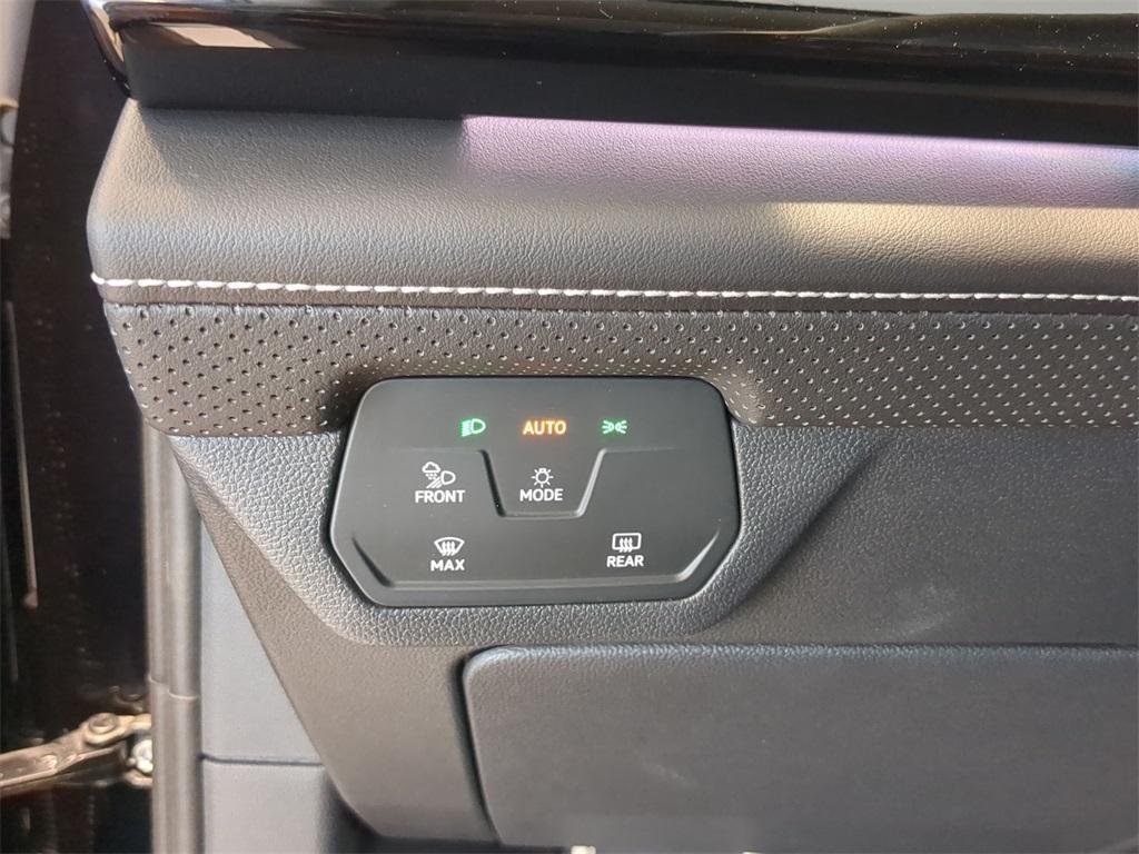 new 2025 Volkswagen Atlas car, priced at $51,009