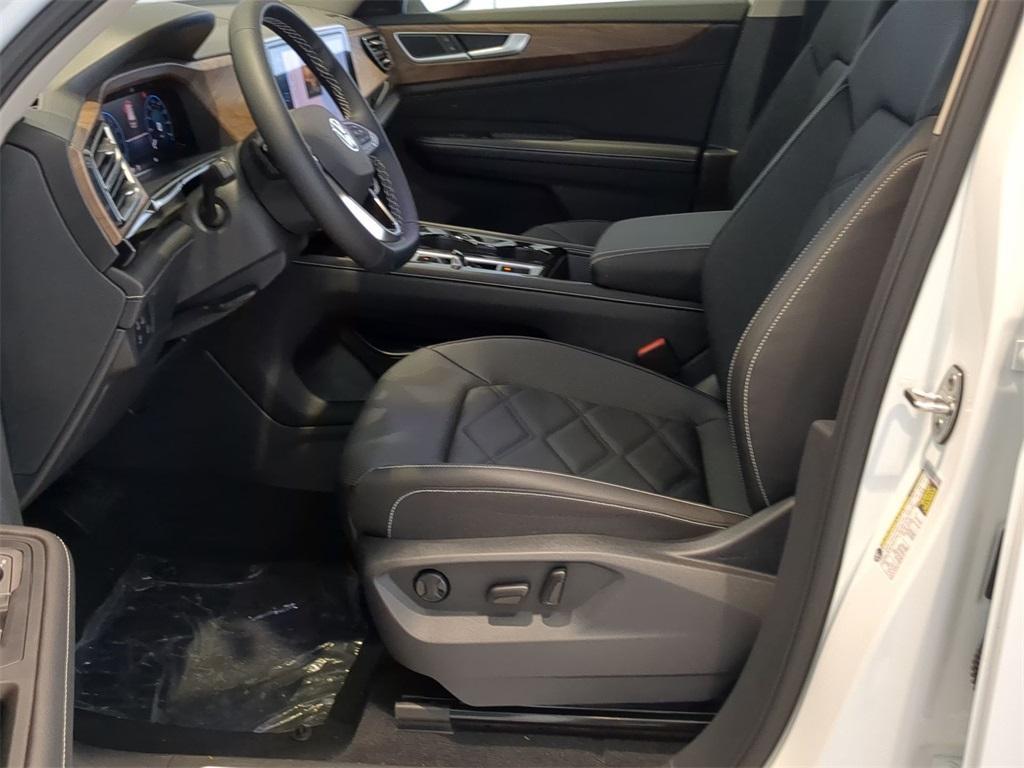 new 2025 Volkswagen Atlas car, priced at $43,238