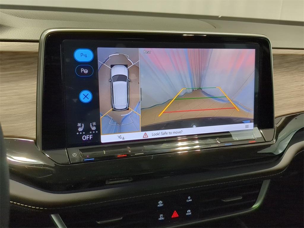 new 2025 Volkswagen Atlas car, priced at $51,086
