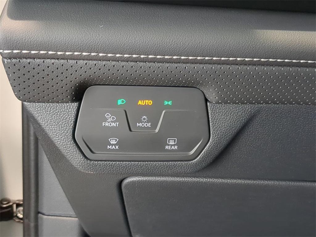 new 2025 Volkswagen Atlas car, priced at $44,123