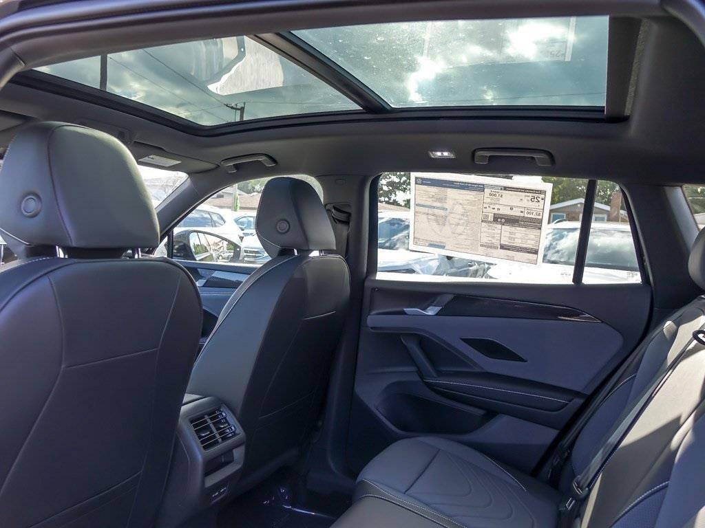new 2025 Volkswagen Tiguan car, priced at $37,298