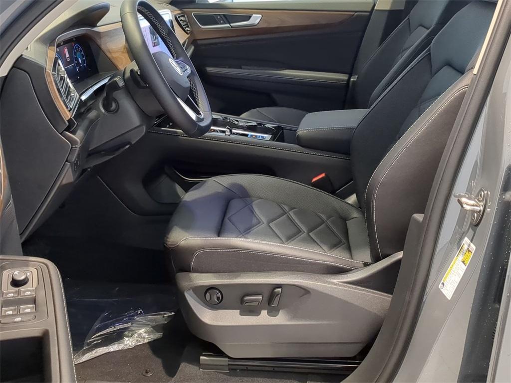 new 2025 Volkswagen Atlas car, priced at $42,140