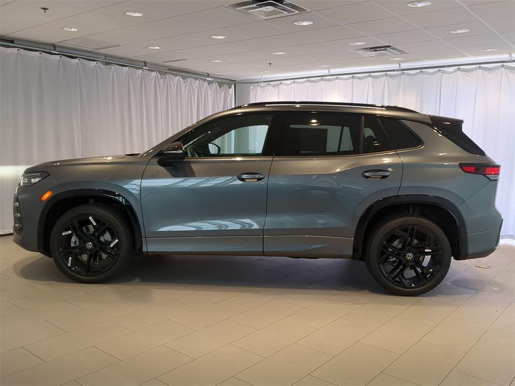 new 2025 Volkswagen Tiguan car, priced at $38,061
