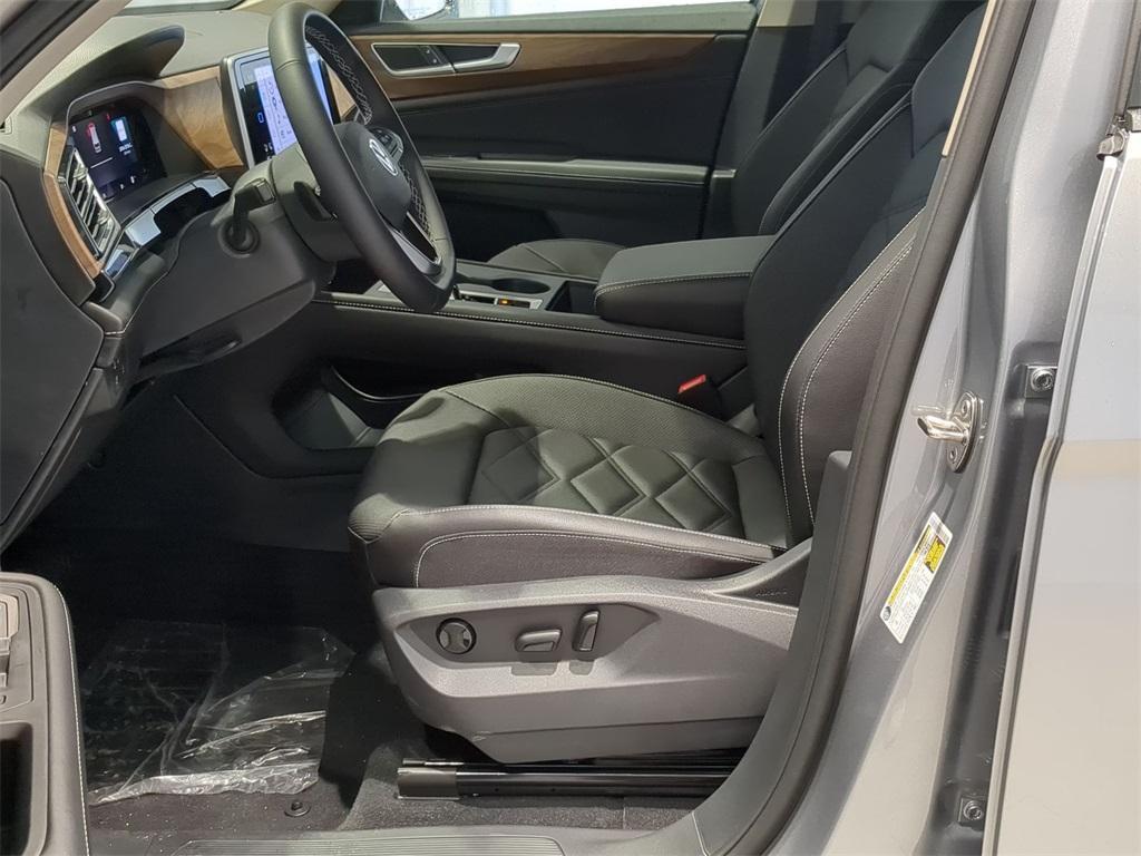new 2025 Volkswagen Atlas car, priced at $38,506
