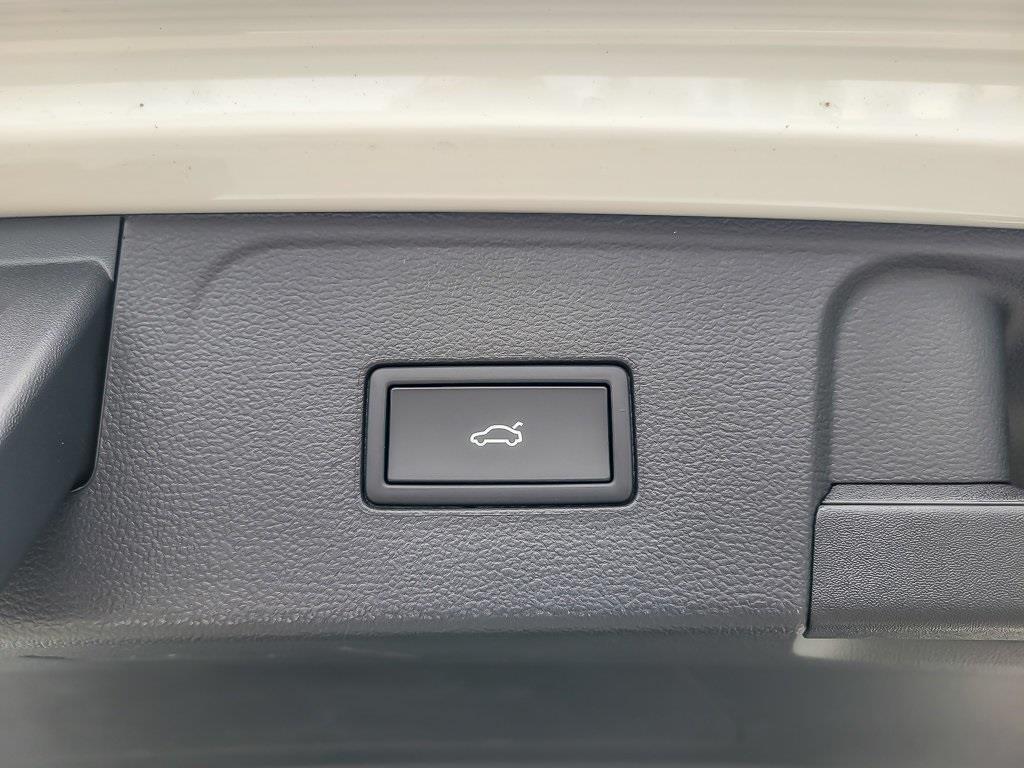 new 2026 Volkswagen Atlas car, priced at $53,735