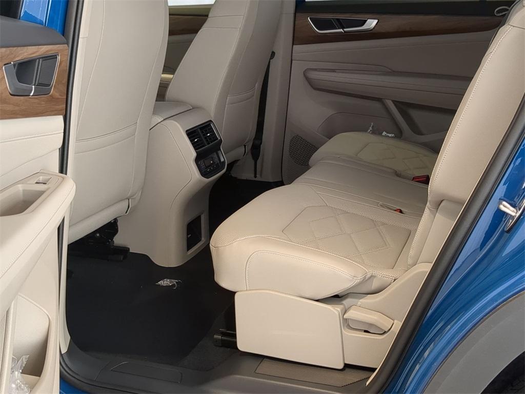 new 2025 Volkswagen Atlas car, priced at $38,867