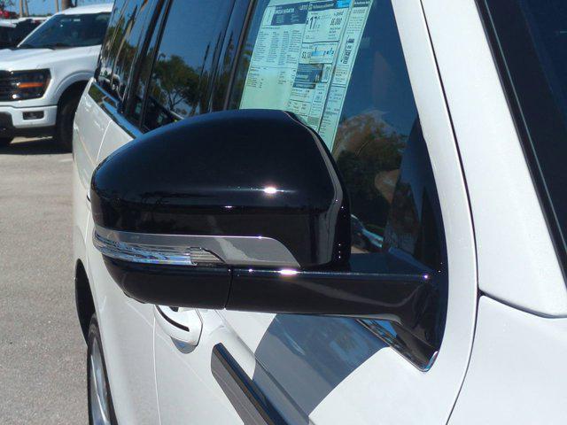 new 2025 Lincoln Navigator car, priced at $109,055