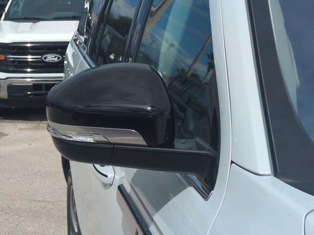 new 2025 Lincoln Navigator car, priced at $102,940