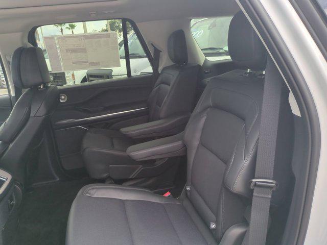 new 2025 Lincoln Navigator car, priced at $102,940