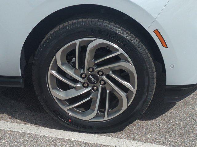 new 2025 Lincoln Navigator car, priced at $102,940