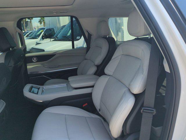new 2025 Lincoln Navigator car, priced at $106,455
