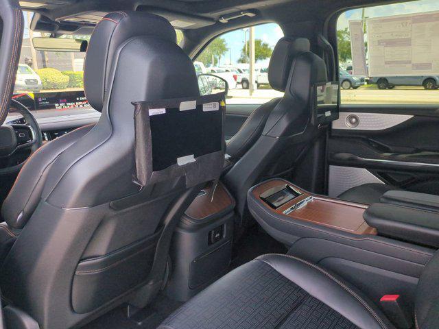 new 2025 Lincoln Navigator car, priced at $124,190