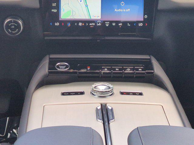 new 2025 Lincoln Navigator car, priced at $105,985