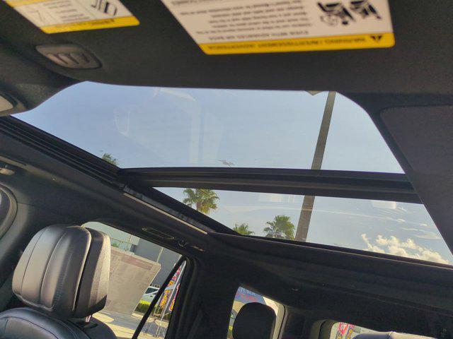 new 2025 Lincoln Navigator car, priced at $104,840