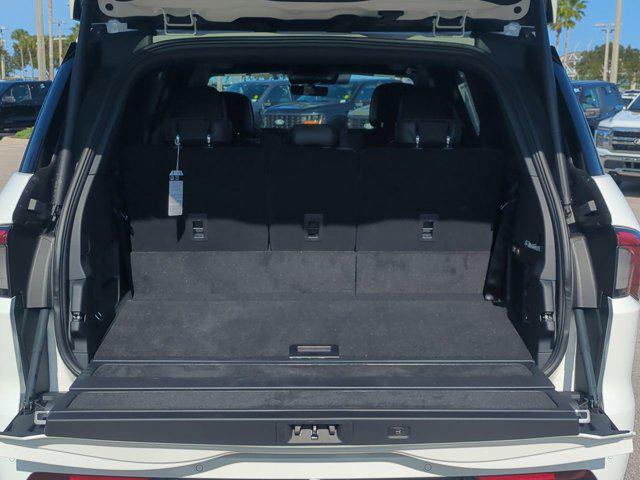 new 2025 Lincoln Navigator car, priced at $104,840