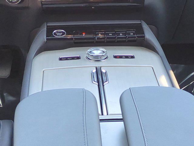 new 2025 Lincoln Navigator car, priced at $104,840