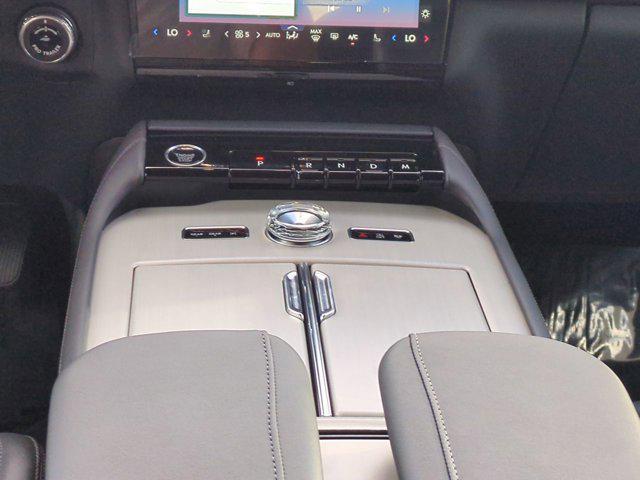 new 2025 Lincoln Navigator car, priced at $103,122