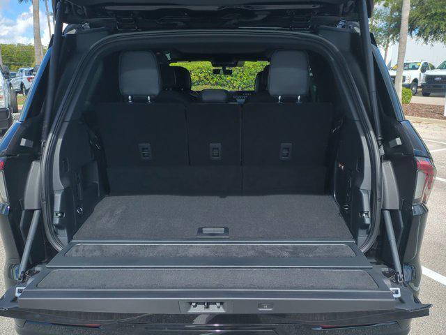 new 2025 Lincoln Navigator car, priced at $108,310