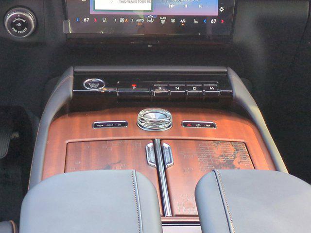new 2025 Lincoln Navigator car, priced at $120,490