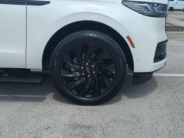 new 2025 Lincoln Navigator car, priced at $110,340