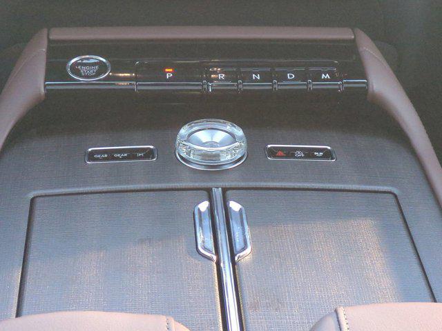 new 2025 Lincoln Navigator car, priced at $101,340