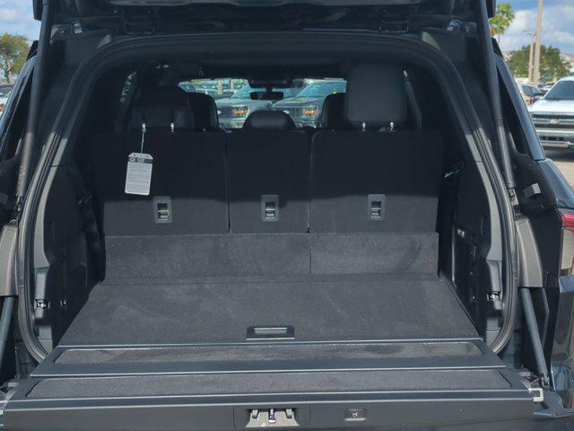 new 2025 Lincoln Navigator car, priced at $104,840