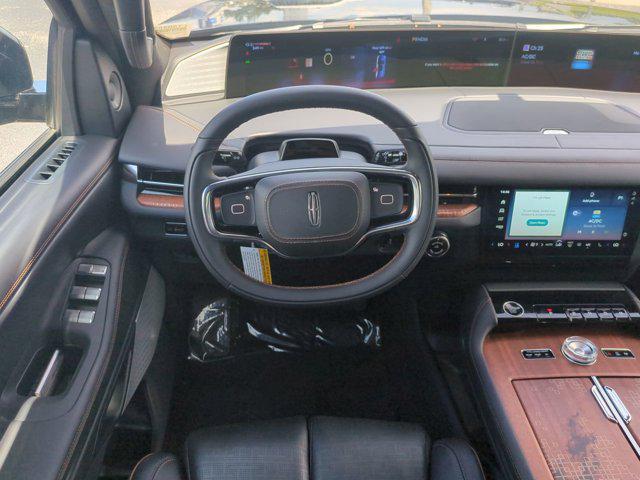 new 2025 Lincoln Navigator car, priced at $118,735