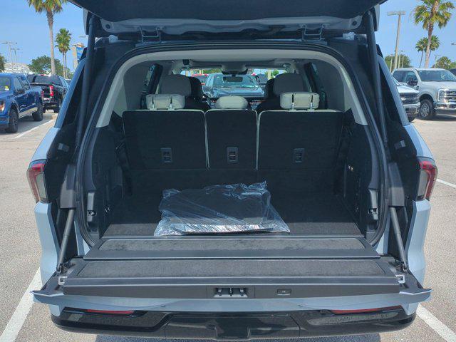 new 2025 Lincoln Navigator car, priced at $109,055