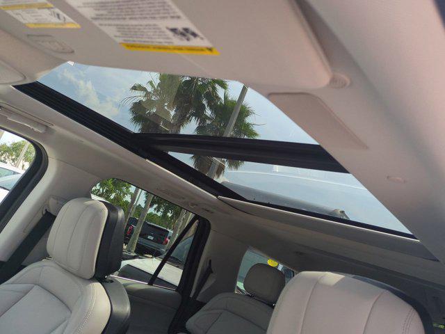 new 2025 Lincoln Navigator car, priced at $109,055