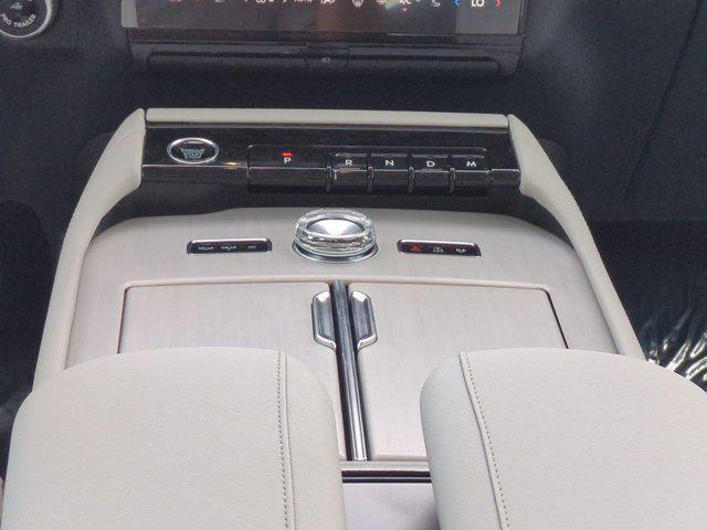 new 2025 Lincoln Navigator car, priced at $109,055