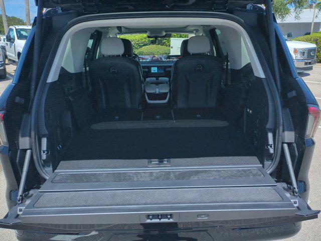 new 2025 Lincoln Navigator car, priced at $105,690