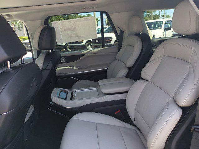 new 2025 Lincoln Navigator car, priced at $105,690