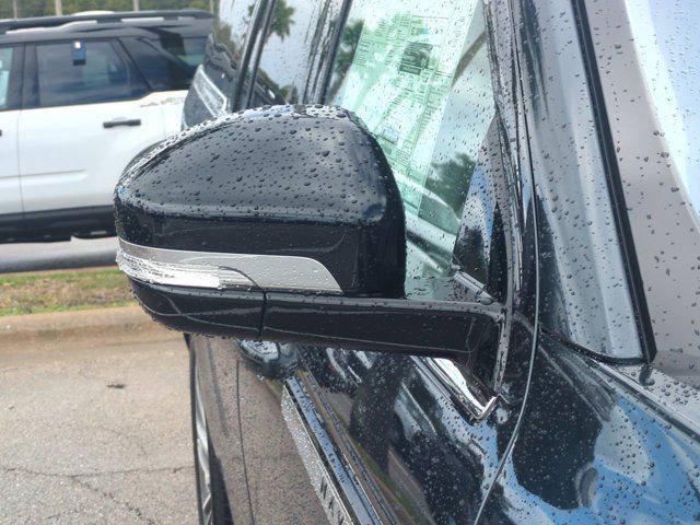 new 2025 Lincoln Navigator car, priced at $100,726