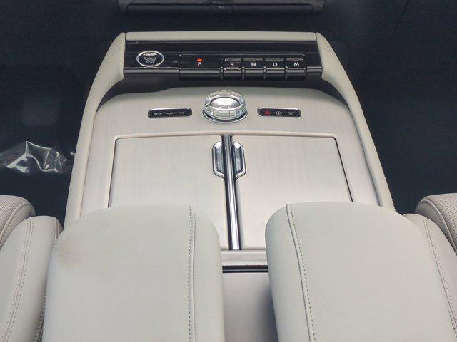 new 2025 Lincoln Navigator car, priced at $100,726