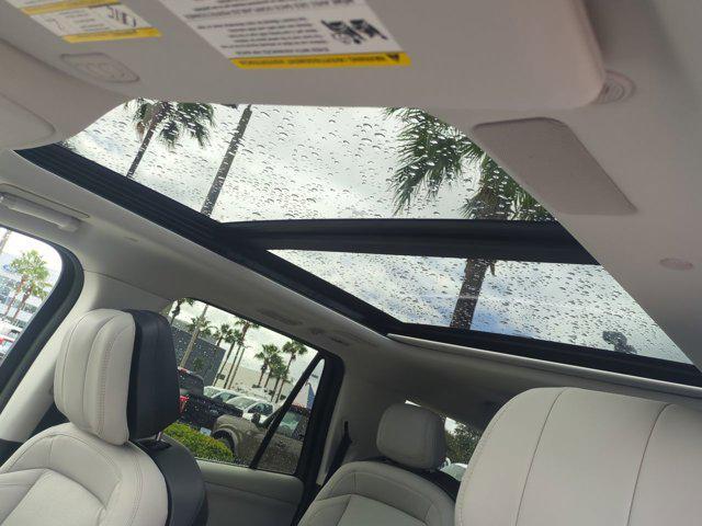 new 2025 Lincoln Navigator car, priced at $100,726