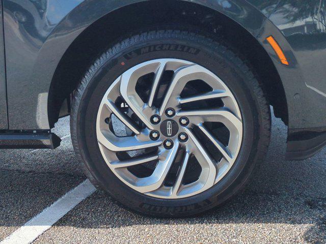 new 2025 Lincoln Navigator car, priced at $107,830