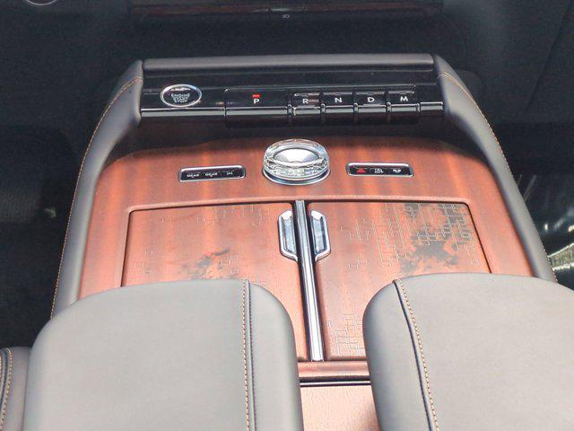 new 2025 Lincoln Navigator car, priced at $122,590