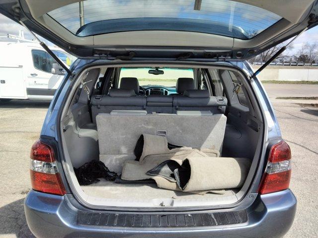 used 2005 Toyota Highlander car, priced at $5,995