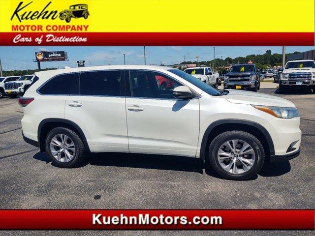 used 2016 Toyota Highlander car, priced at $23,900