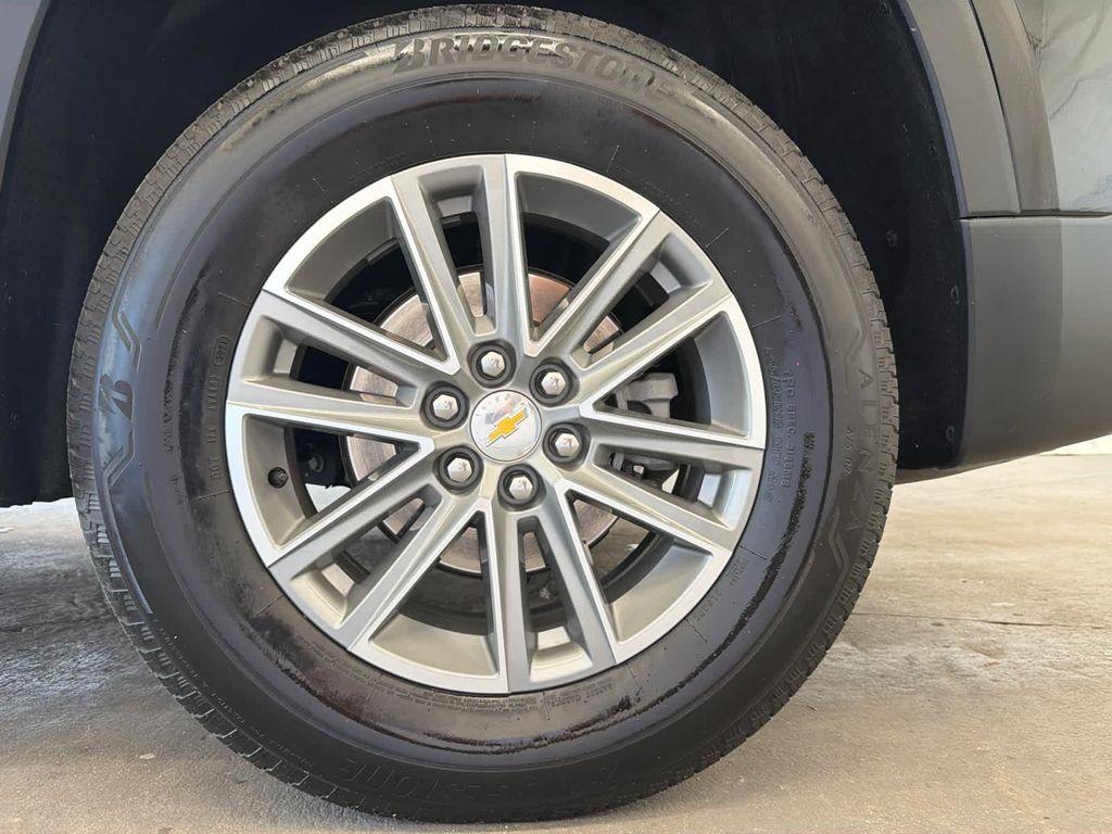 used 2022 Chevrolet Traverse car, priced at $29,599