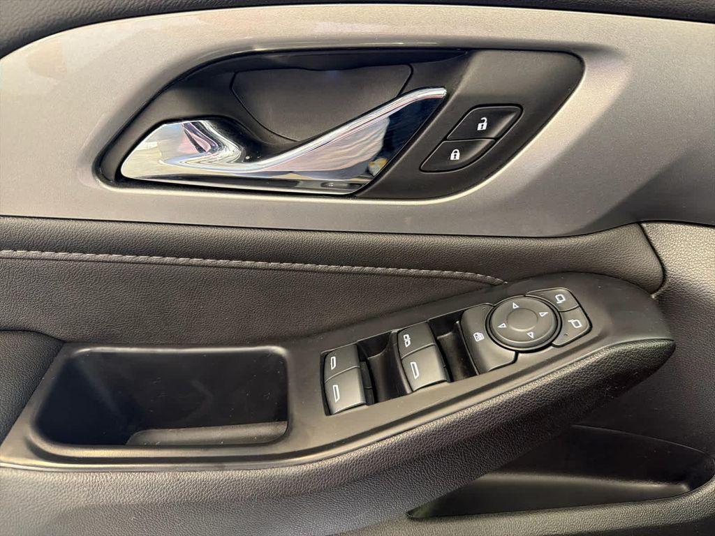 used 2022 Chevrolet Traverse car, priced at $29,599