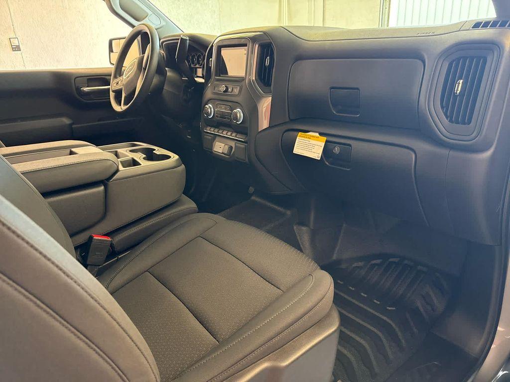 new 2025 GMC Sierra 1500 car, priced at $40,100