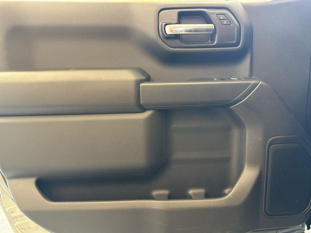 new 2025 GMC Sierra 1500 car, priced at $40,100