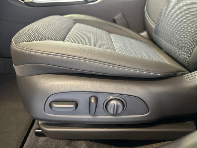 new 2025 Buick Envista car, priced at $26,187