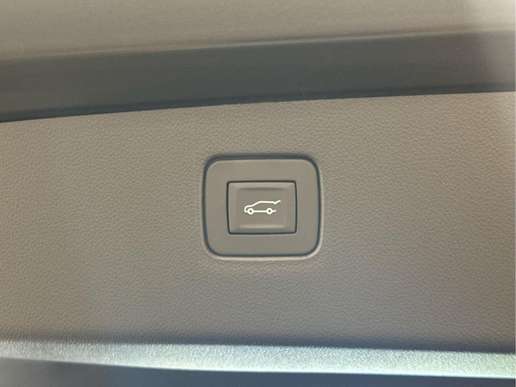 new 2025 Buick Envista car, priced at $26,279