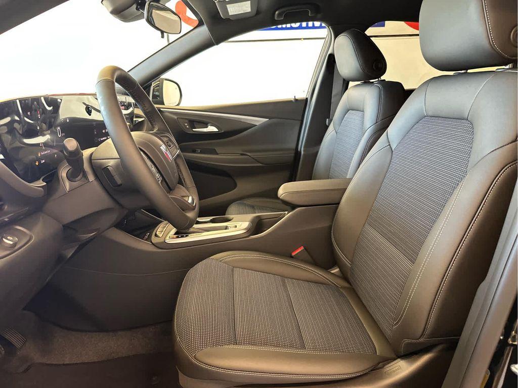 new 2025 Buick Envista car, priced at $26,279