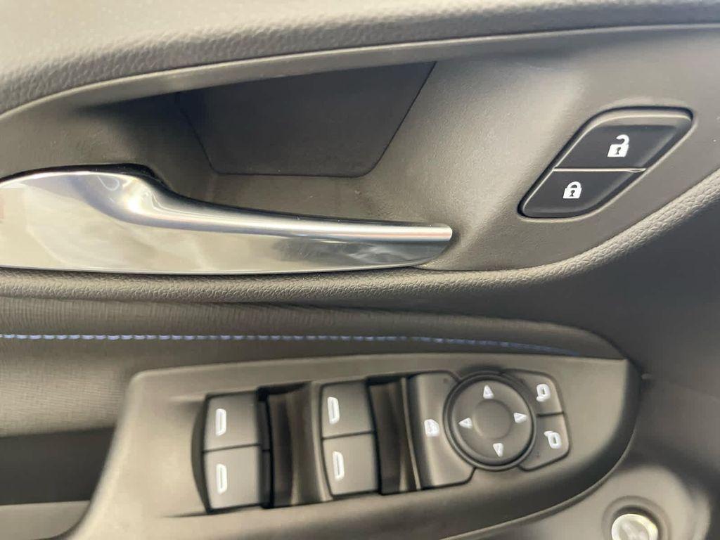 new 2025 Buick Envista car, priced at $29,315